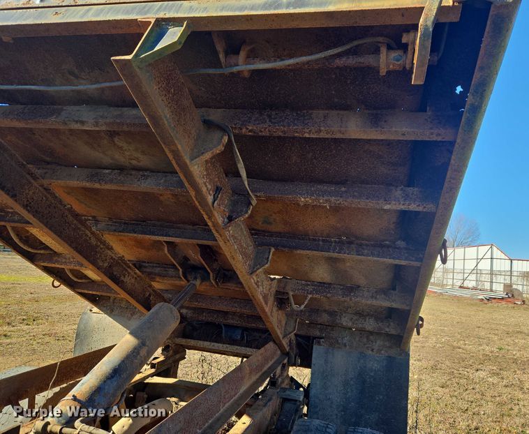 image for item EV2628 1995 GMC Sierra C3500 dump bed pickup truck