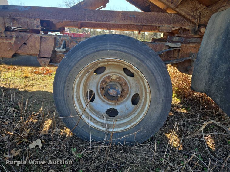 image for item EV2628 1995 GMC Sierra C3500 dump bed pickup truck