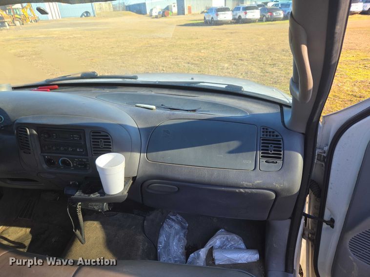 image for item EV2629 1999 Ford F150 pickup truck