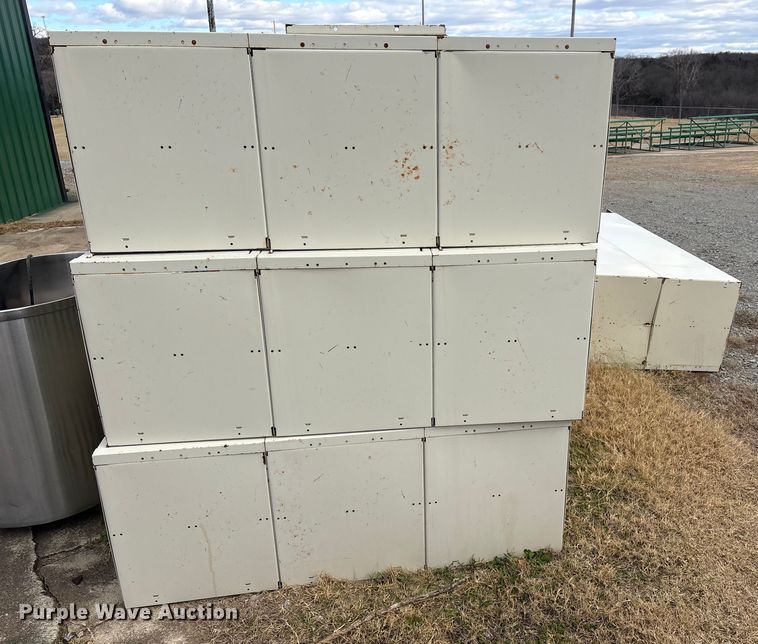 image for item EV2645 Approximately (26) lockers