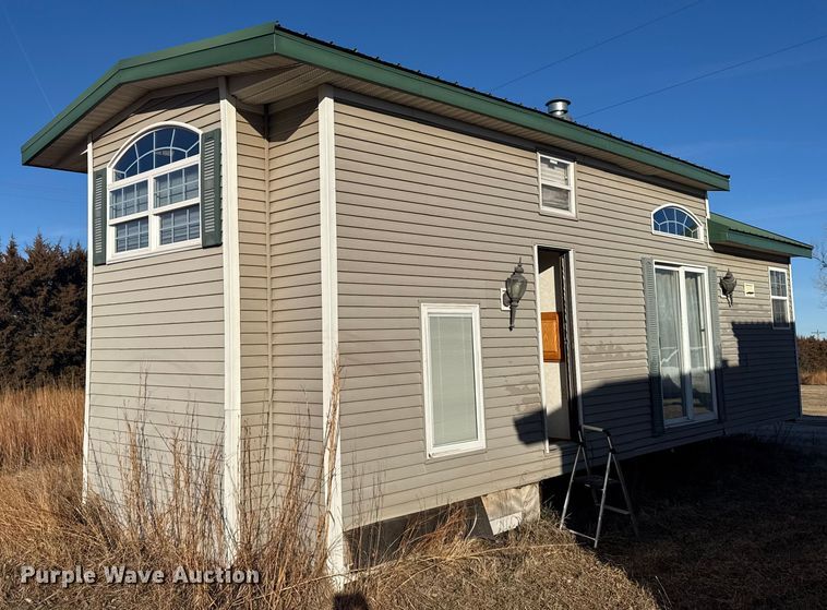 image for item FB0561 2005 FAIR Mobile cabin