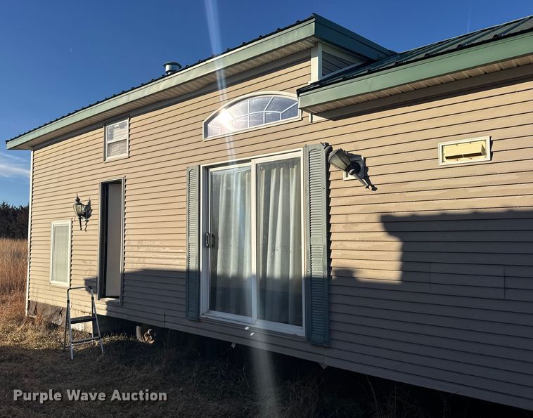 image for item FB0561 2005 FAIR Mobile cabin