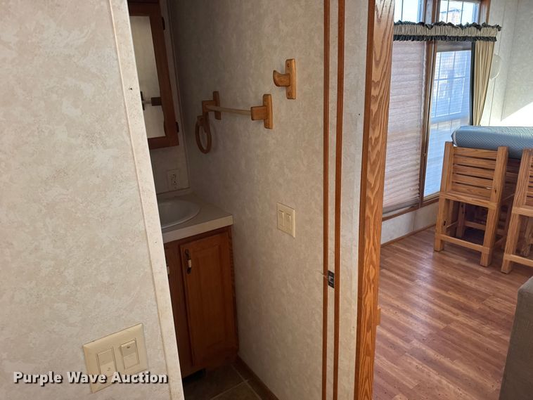 image for item FB0561 2005 FAIR Mobile cabin