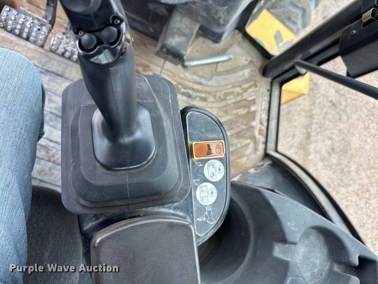 image for item FB0567 2008 John Deere 410J TC backhoe