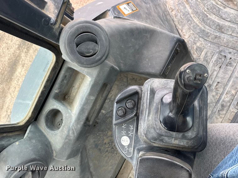 image for item FB0567 2008 John Deere 410J TC backhoe