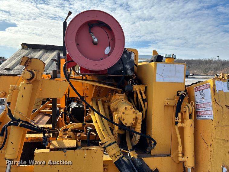 image for item FB3482 LeeBoy L8500T paver