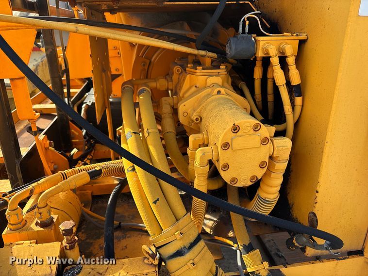 image for item FB3482 LeeBoy L8500T paver