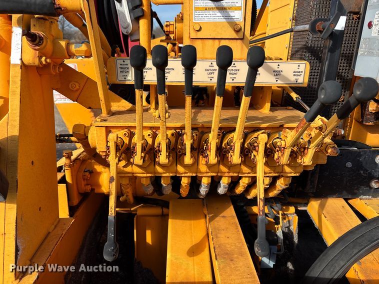 image for item FB3482 LeeBoy L8500T paver