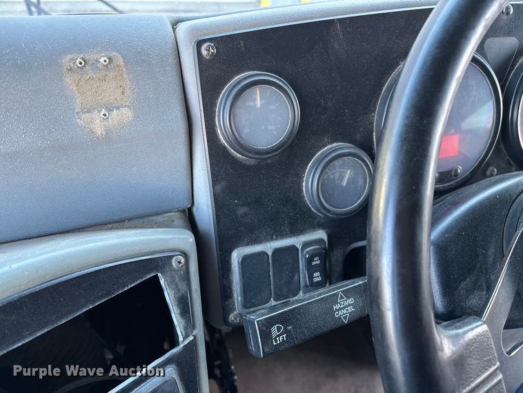 image for item FG0013 2007 Blue Bird Vision school bus