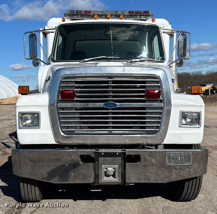 image for item FG0016 1988 Ford L8000 hazmat support truck
