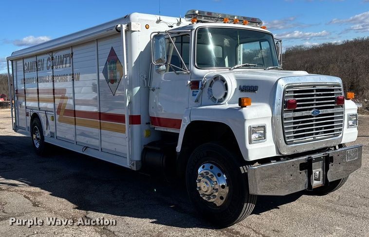 image for item FG0016 1988 Ford L8000 hazmat support truck