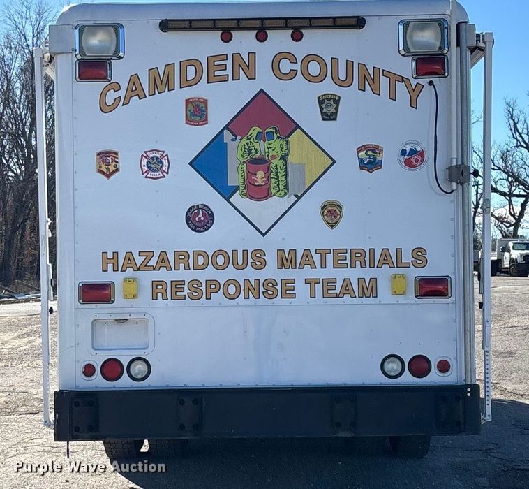 image for item FG0016 1988 Ford L8000 hazmat support truck