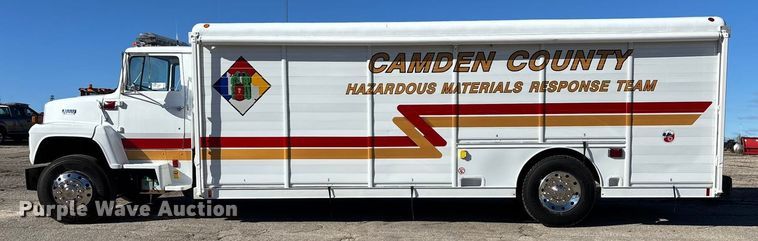 image for item FG0016 1988 Ford L8000 hazmat support truck