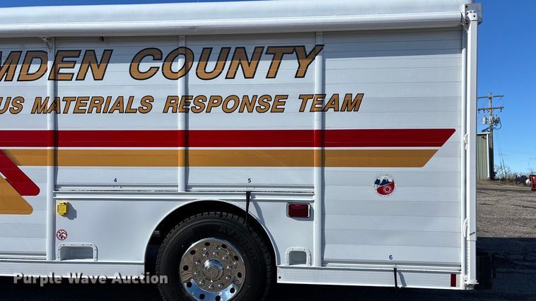 image for item FG0016 1988 Ford L8000 hazmat support truck