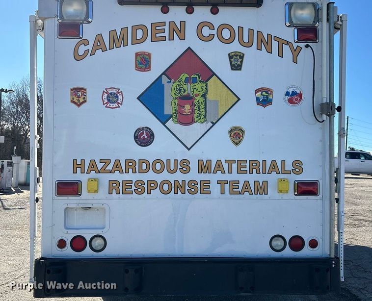 image for item FG0016 1988 Ford L8000 hazmat support truck