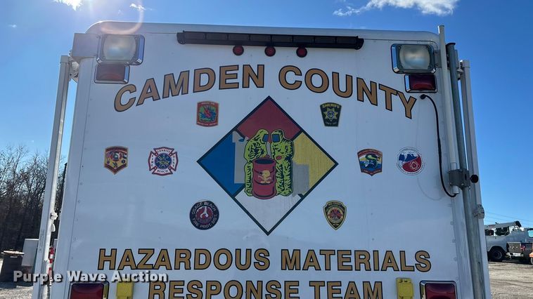 image for item FG0016 1988 Ford L8000 hazmat support truck