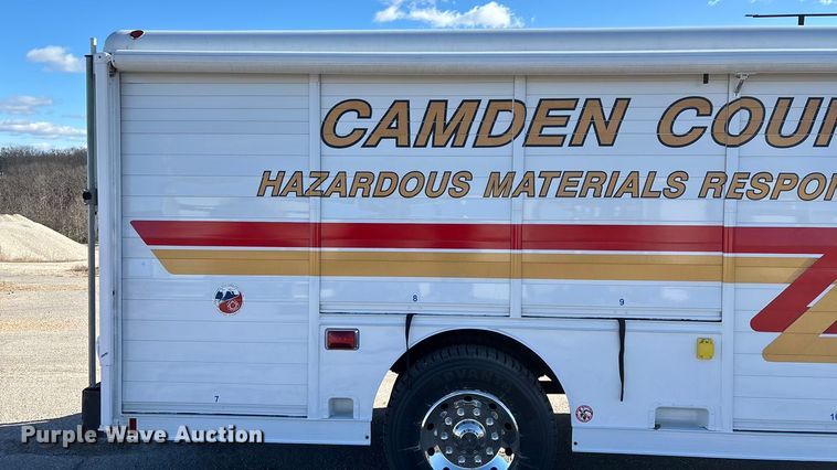 image for item FG0016 1988 Ford L8000 hazmat support truck