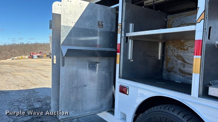 image for item FG0016 1988 Ford L8000 hazmat support truck