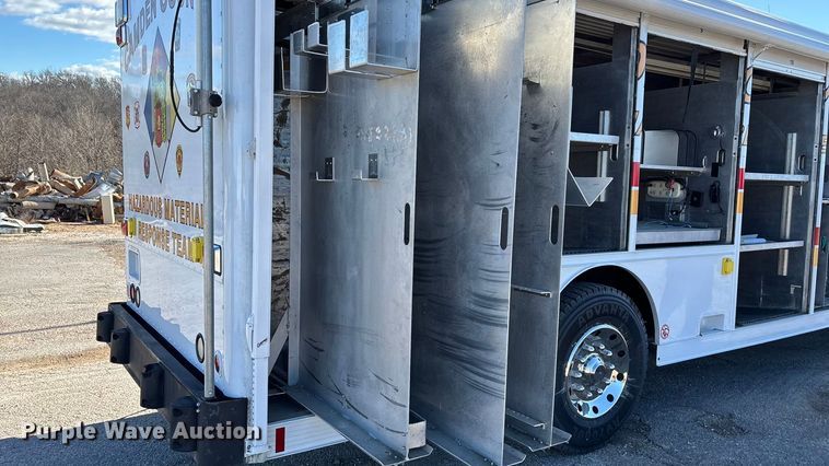 image for item FG0016 1988 Ford L8000 hazmat support truck