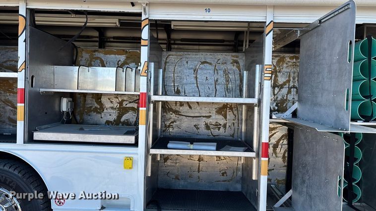 image for item FG0016 1988 Ford L8000 hazmat support truck