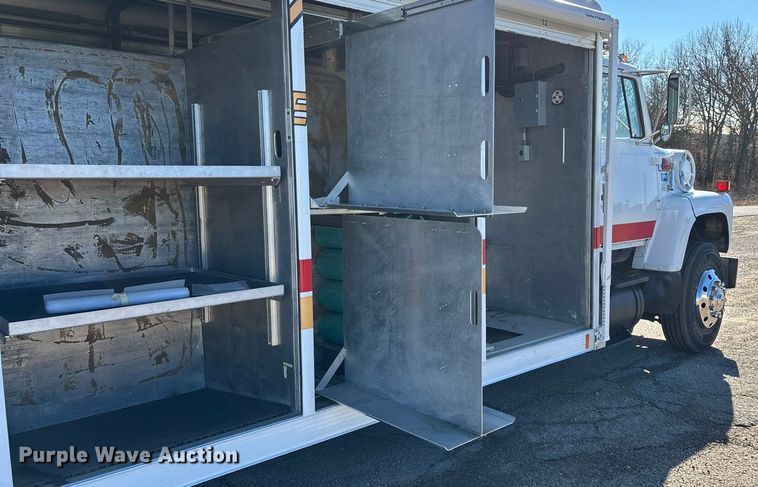 image for item FG0016 1988 Ford L8000 hazmat support truck