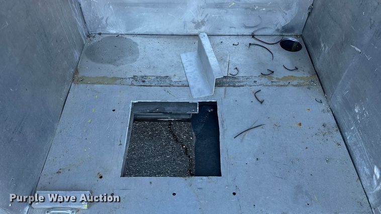 image for item FG0016 1988 Ford L8000 hazmat support truck