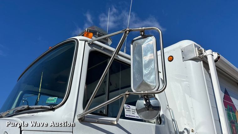 image for item FG0016 1988 Ford L8000 hazmat support truck