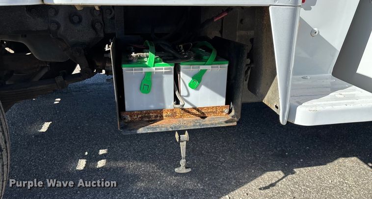 image for item FG0016 1988 Ford L8000 hazmat support truck