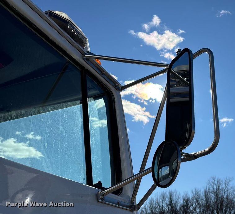 image for item FG0016 1988 Ford L8000 hazmat support truck