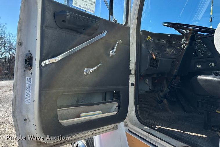 image for item FG0016 1988 Ford L8000 hazmat support truck