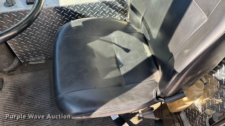 image for item FG0016 1988 Ford L8000 hazmat support truck