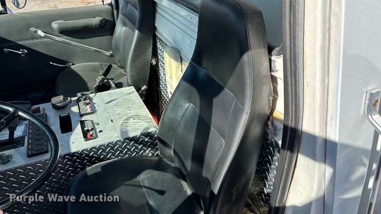 image for item FG0016 1988 Ford L8000 hazmat support truck