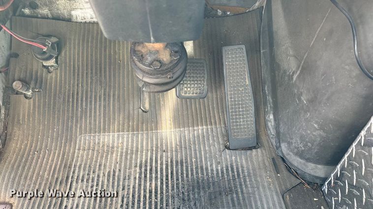 image for item FG0016 1988 Ford L8000 hazmat support truck