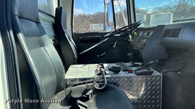 image for item FG0016 1988 Ford L8000 hazmat support truck