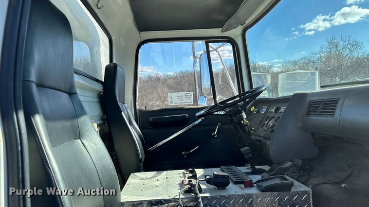 image for item FG0016 1988 Ford L8000 hazmat support truck