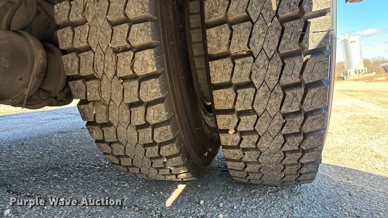 image for item FG0016 1988 Ford L8000 hazmat support truck