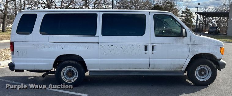 image for item FG0024 2006 Ford E350 van
