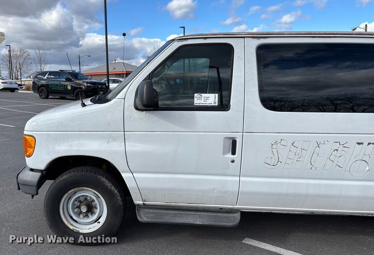 image for item FG0024 2006 Ford E350 van