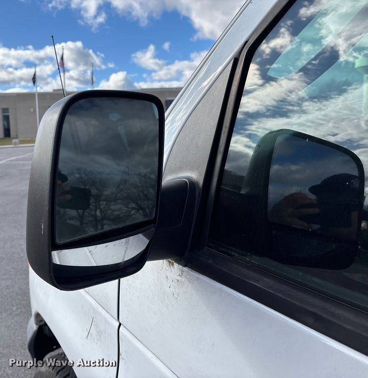 image for item FG0024 2006 Ford E350 van