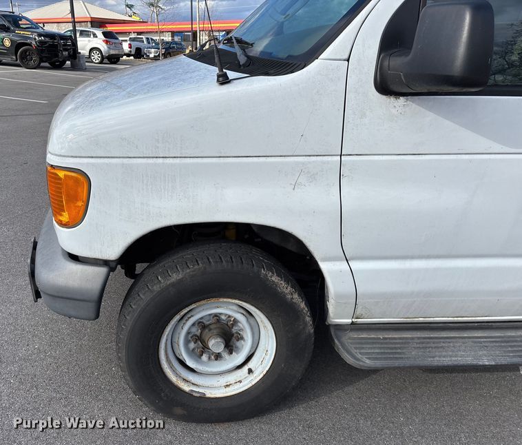 image for item FG0024 2006 Ford E350 van