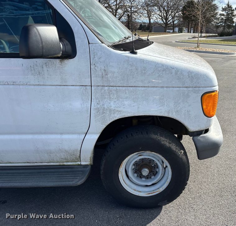 image for item FG0024 2006 Ford E350 van