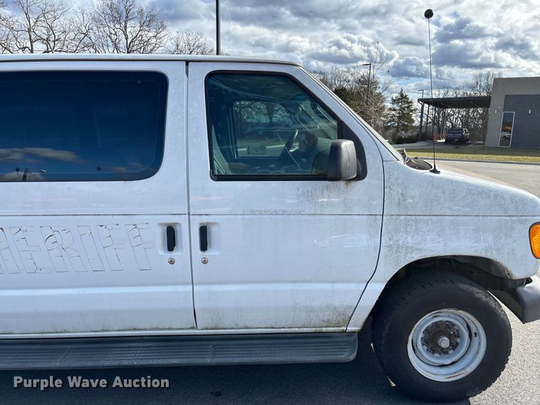 image for item FG0024 2006 Ford E350 van