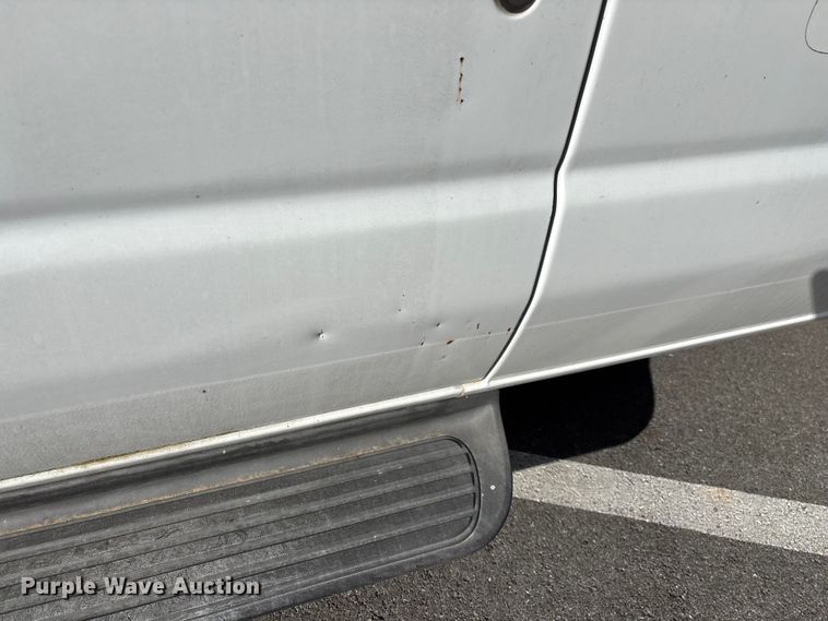 image for item FG0024 2006 Ford E350 van