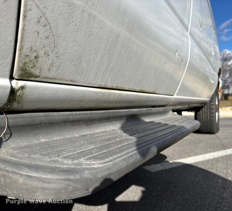 image for item FG0024 2006 Ford E350 van