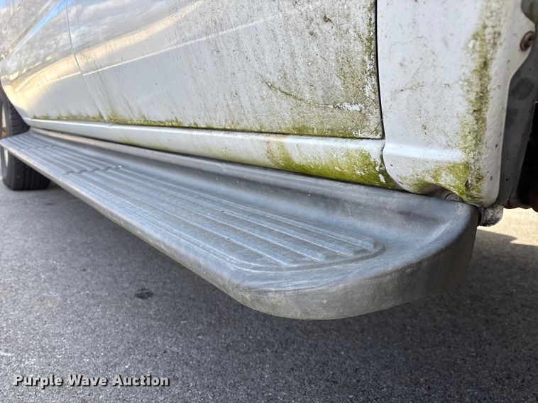 image for item FG0024 2006 Ford E350 van