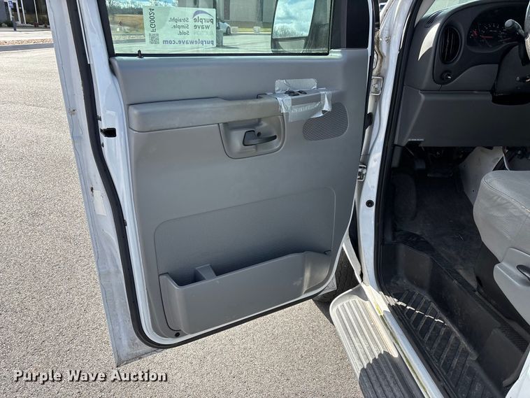 image for item FG0024 2006 Ford E350 van