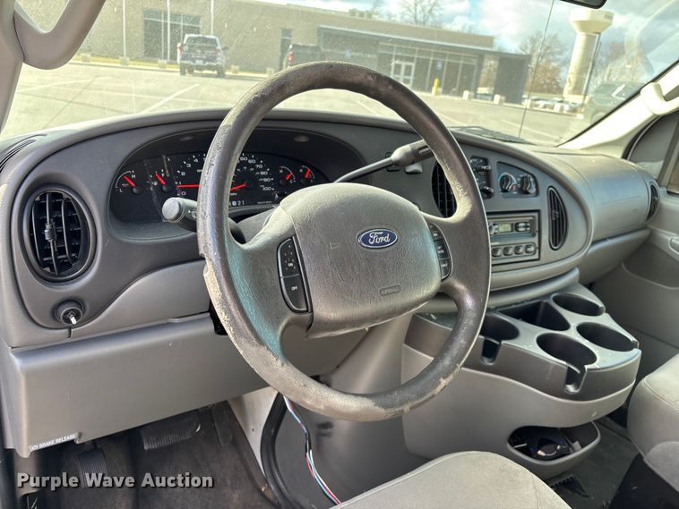 image for item FG0024 2006 Ford E350 van