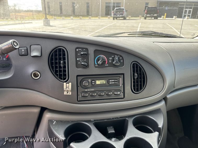 image for item FG0024 2006 Ford E350 van