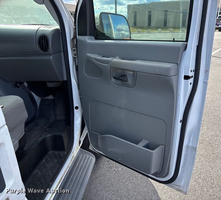 image for item FG0024 2006 Ford E350 van