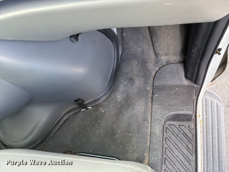 image for item FG0024 2006 Ford E350 van